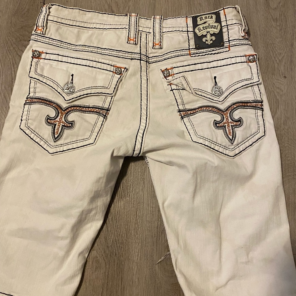 White and orange rock revivals